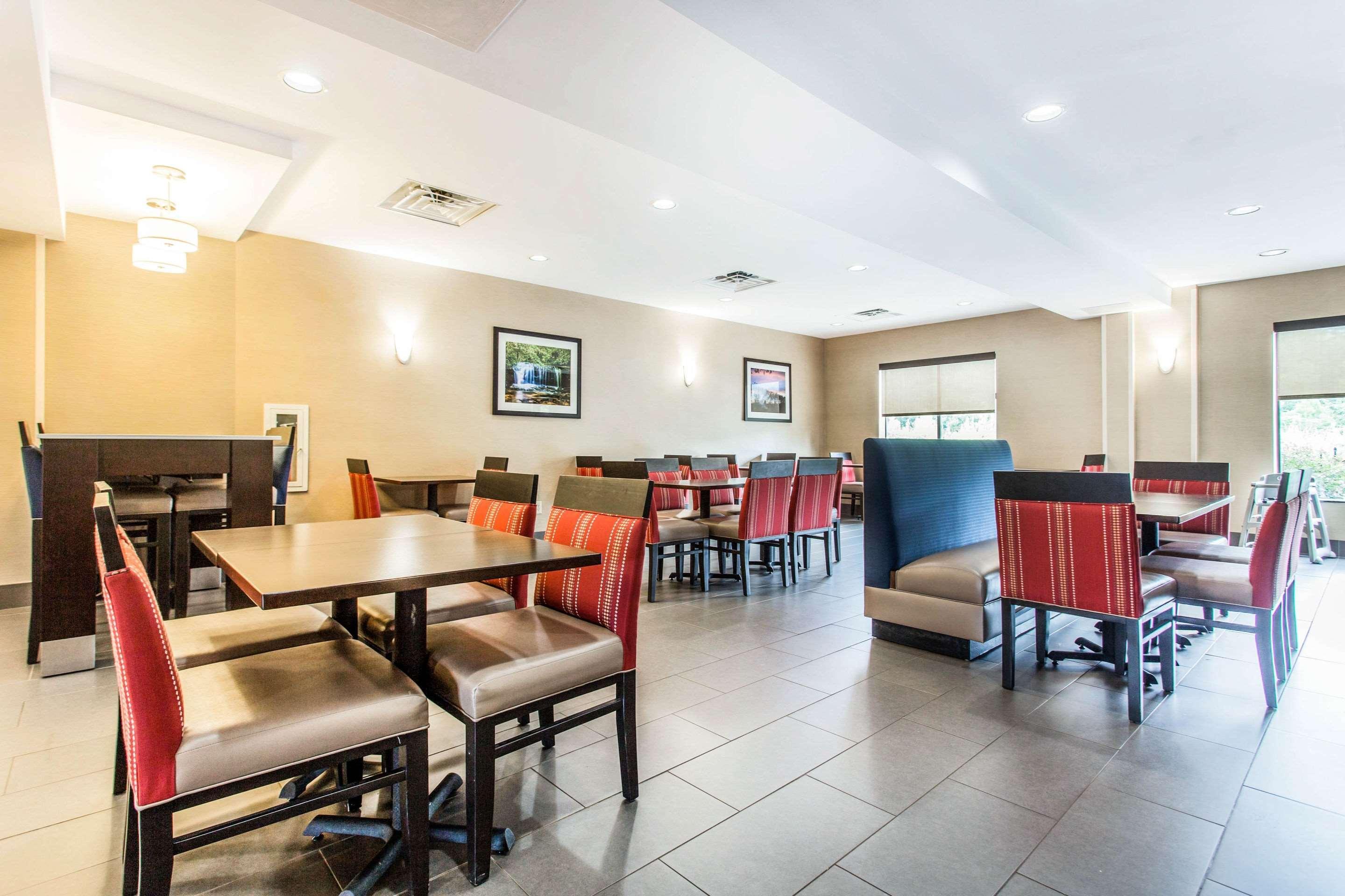 Comfort Suites Clinton Extérieur photo