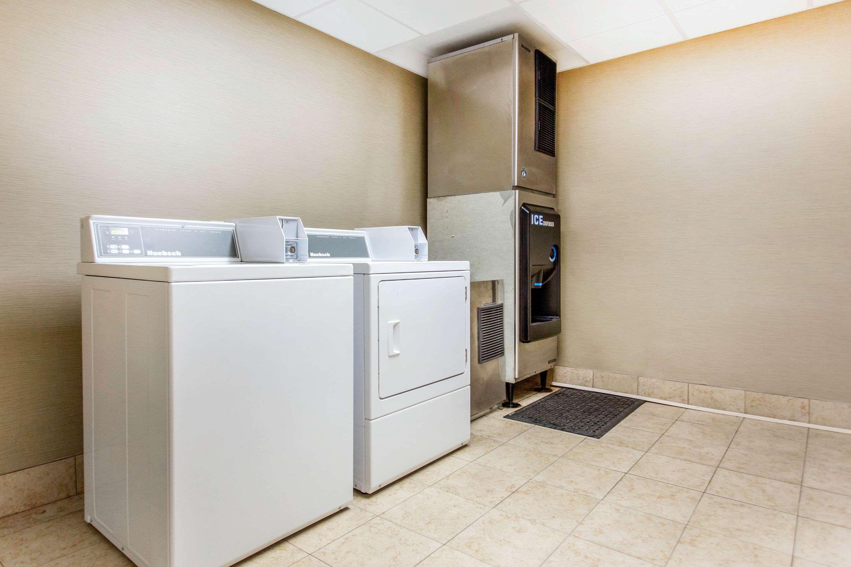 Comfort Suites Clinton Extérieur photo