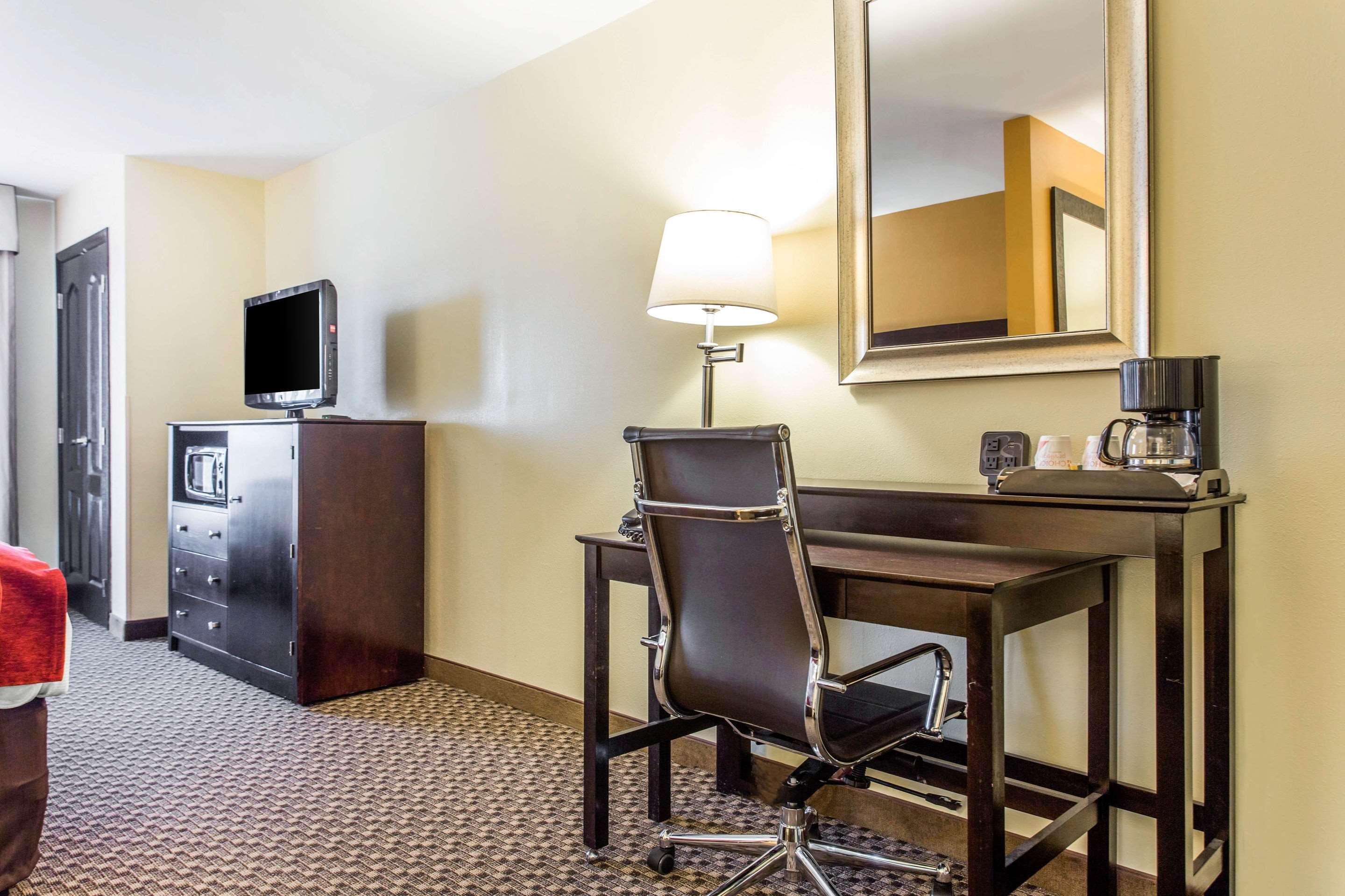 Comfort Suites Clinton Extérieur photo