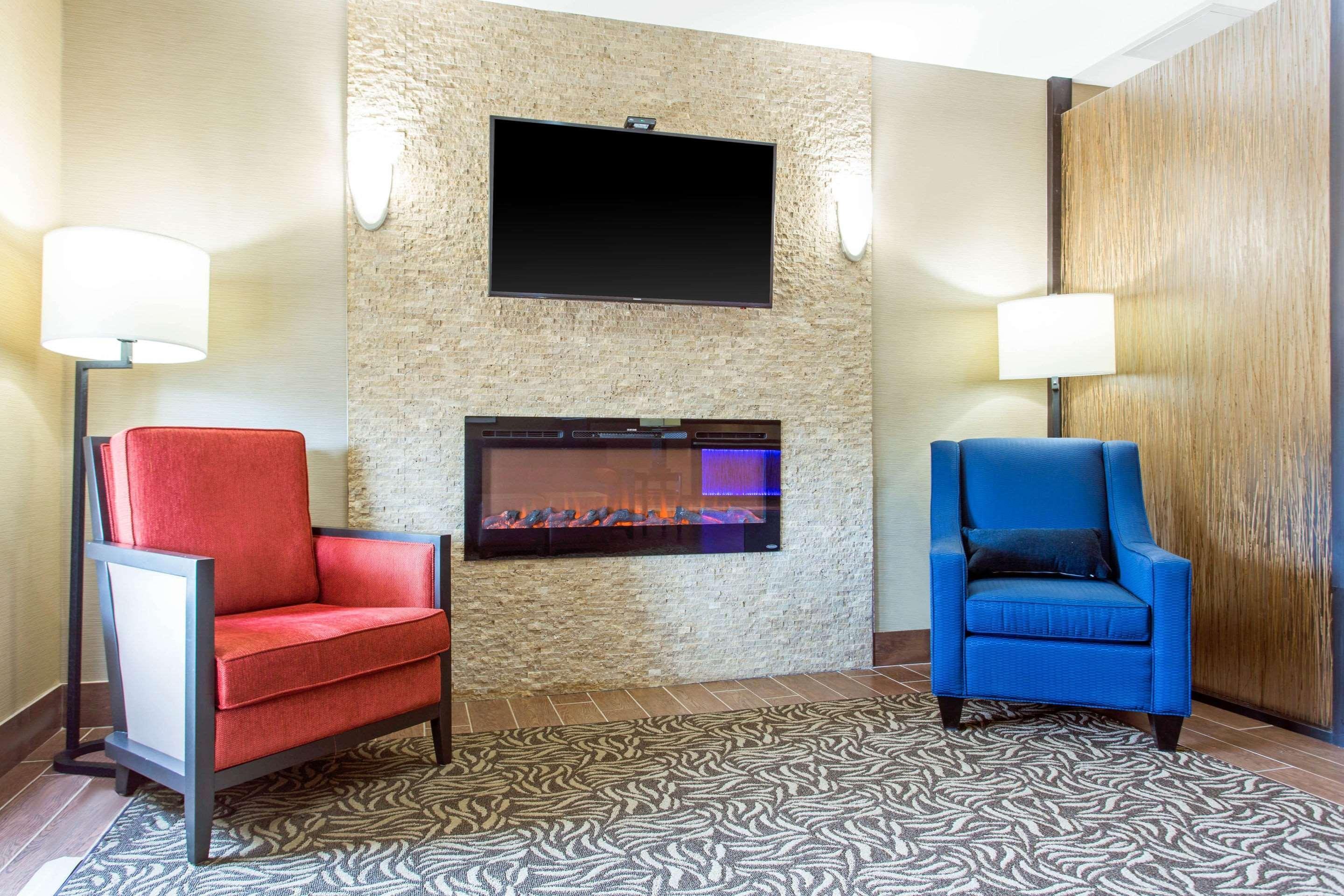 Comfort Suites Clinton Extérieur photo