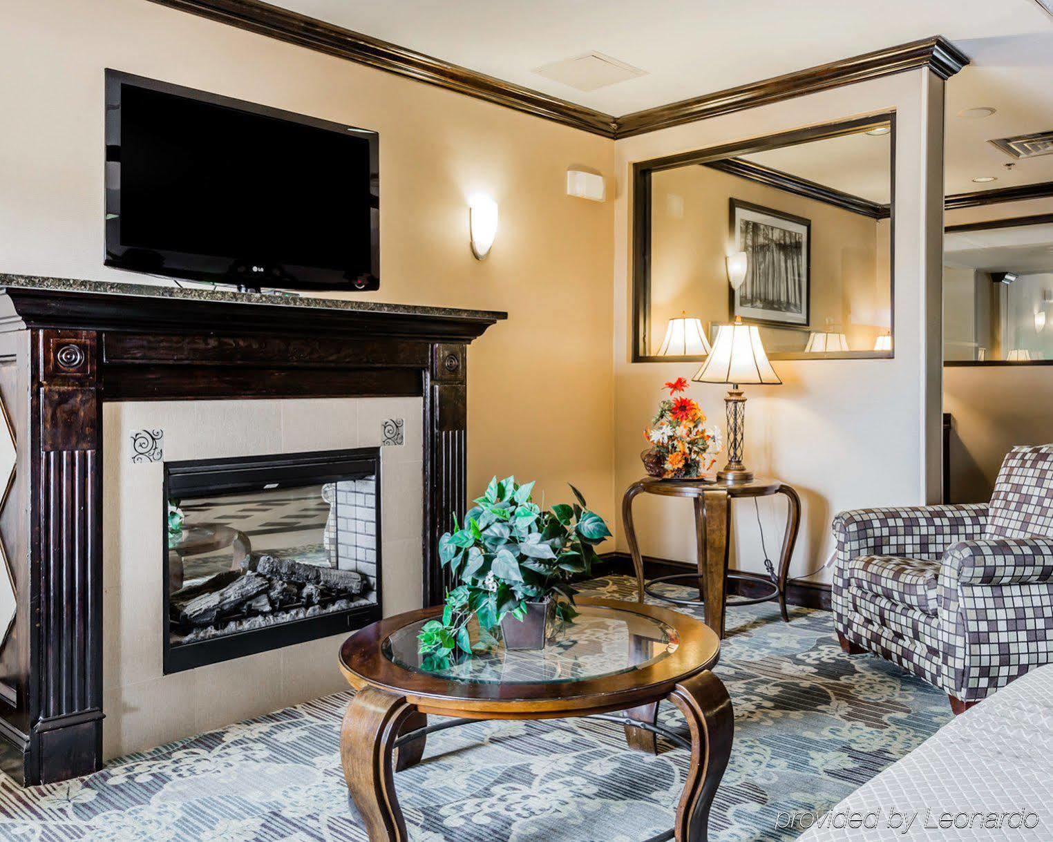 Comfort Suites Clinton Extérieur photo