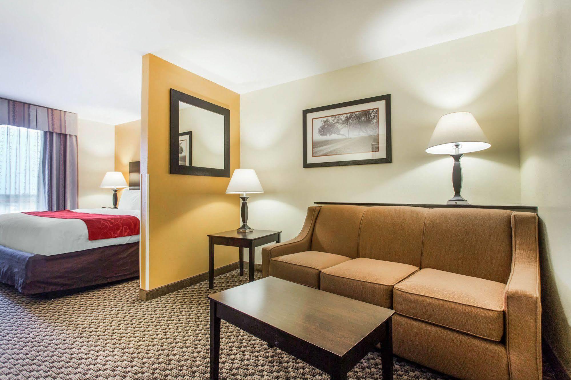 Comfort Suites Clinton Extérieur photo